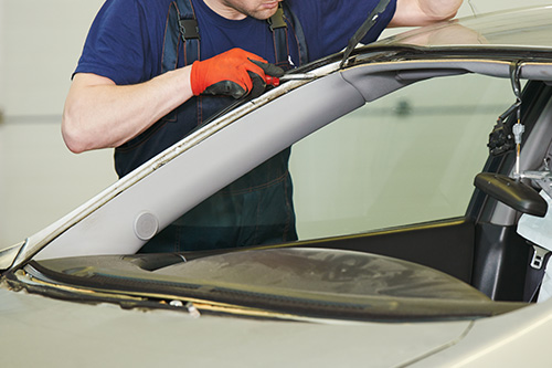 photo of windshield being repaired